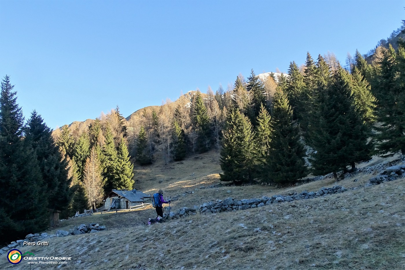 17 Passaggio alla Baita Piazzoli (1680 m).JPG